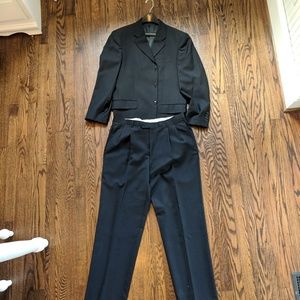 Jones New York 3-button suit - jacket 42r - slacks
